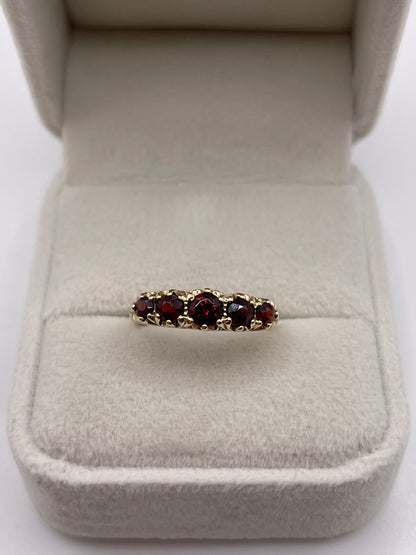 9ct gold garnet ring