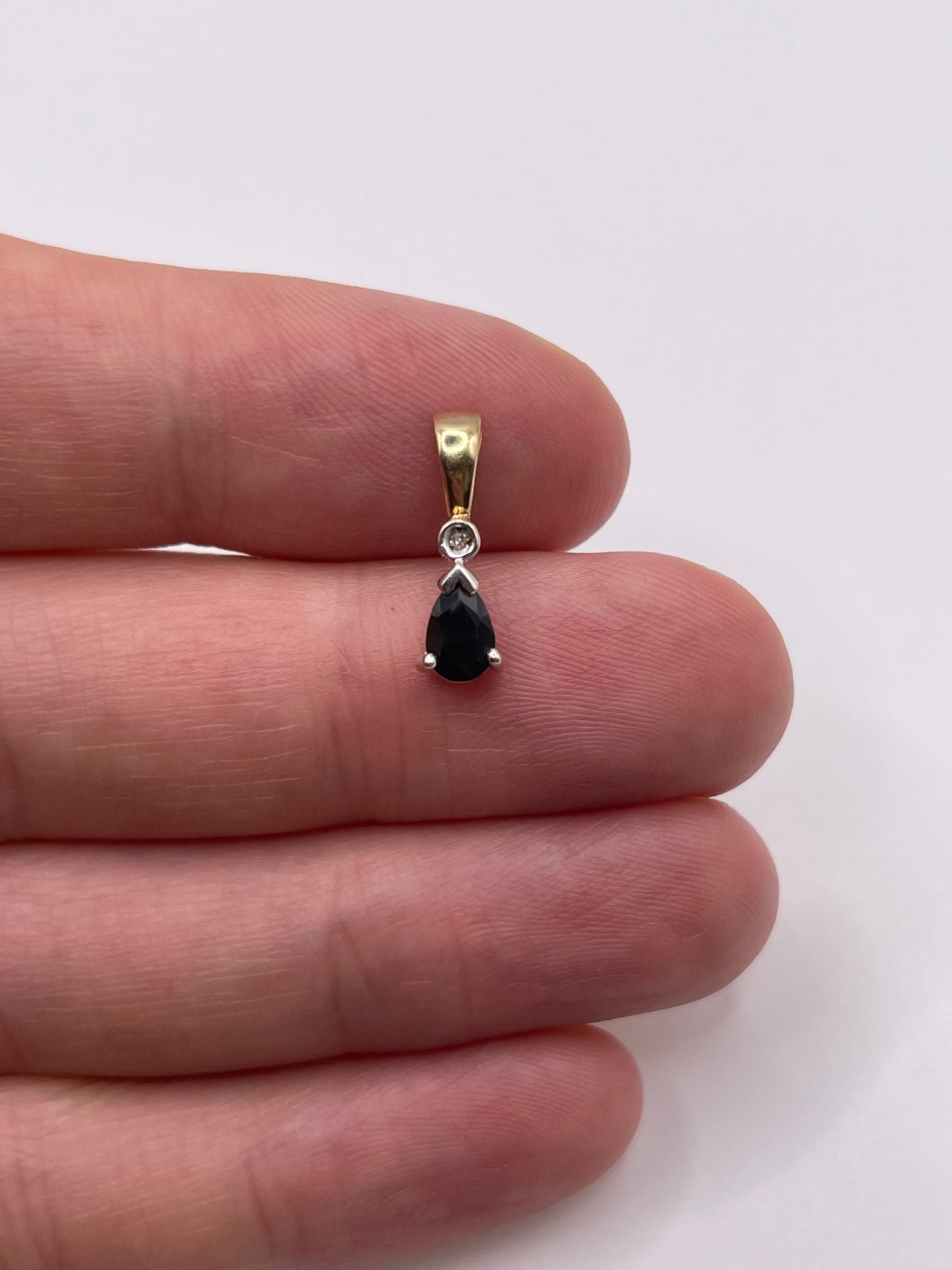 9ct gold sapphire and diamond pendant