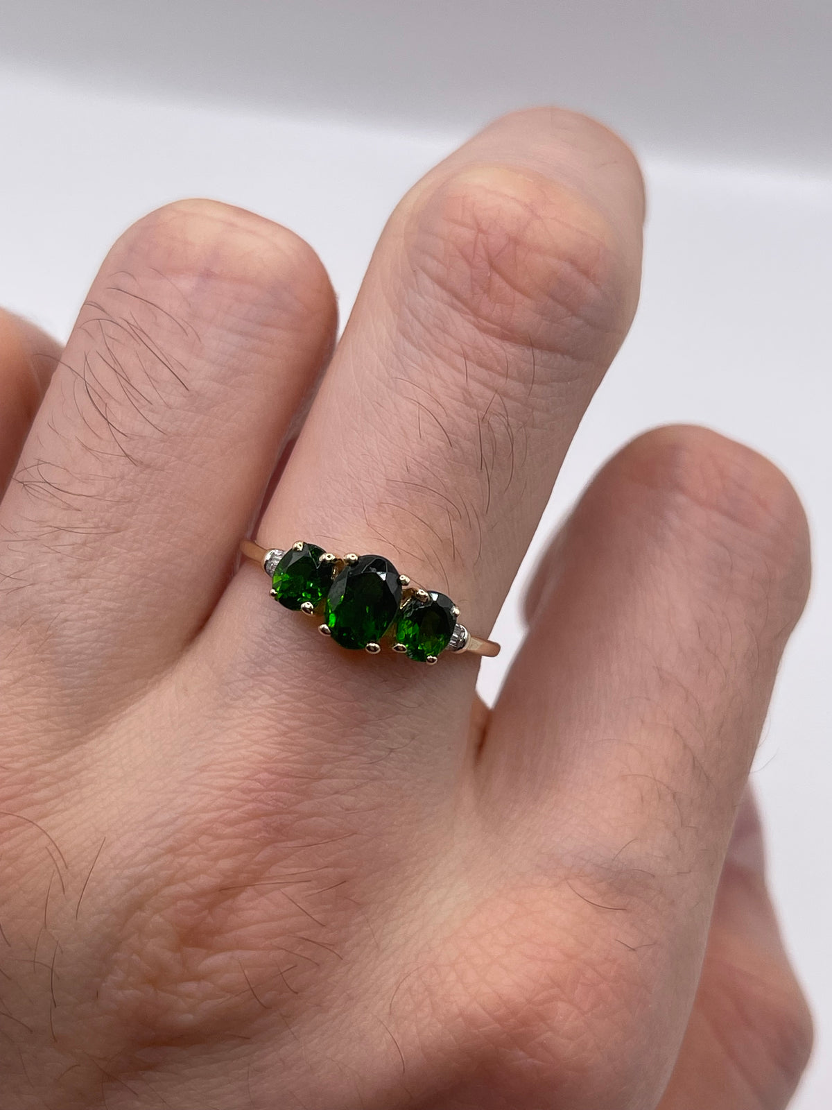 9ct gold diopside and diamond ring