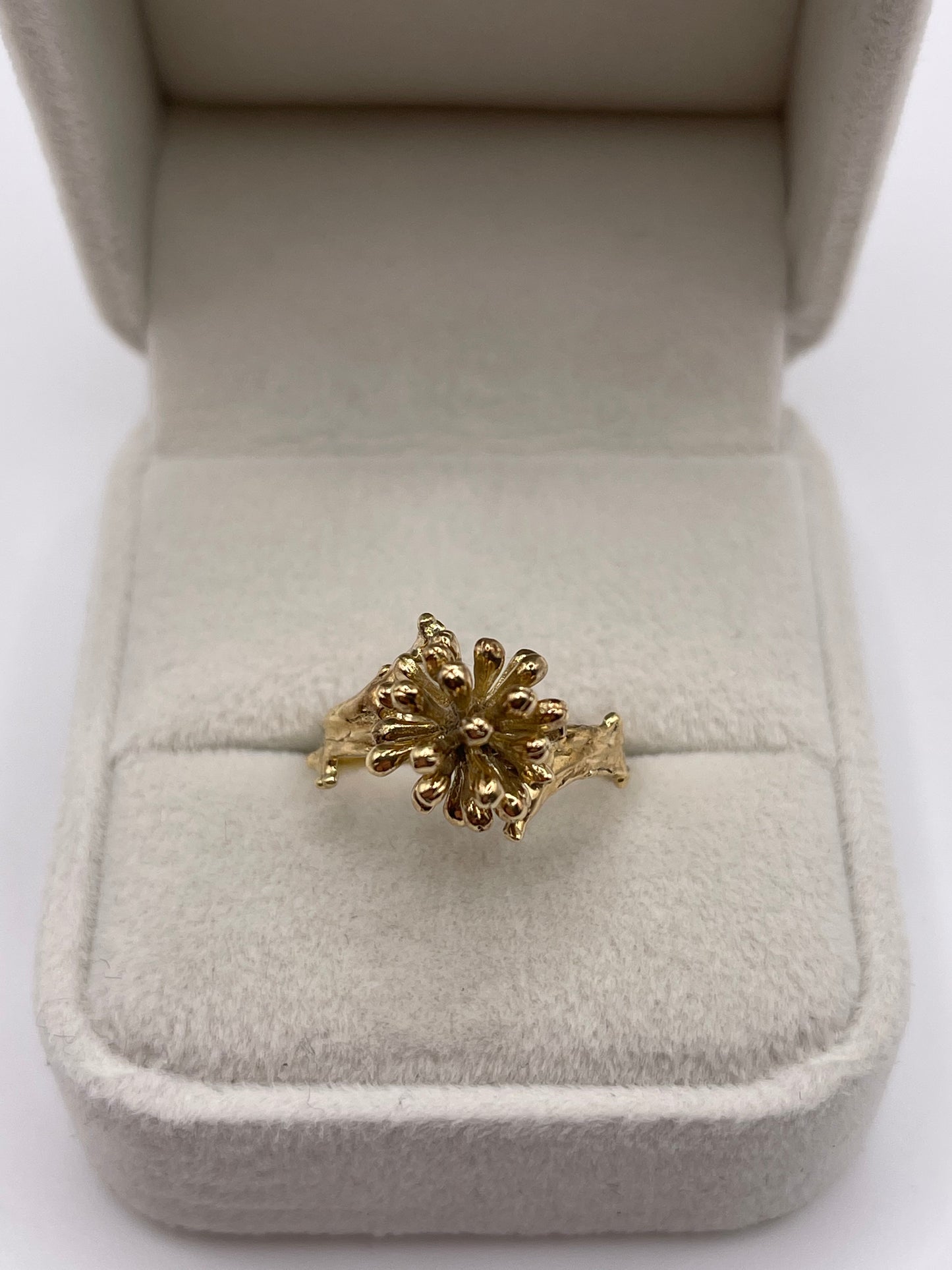 Unusual 14ct gold ring