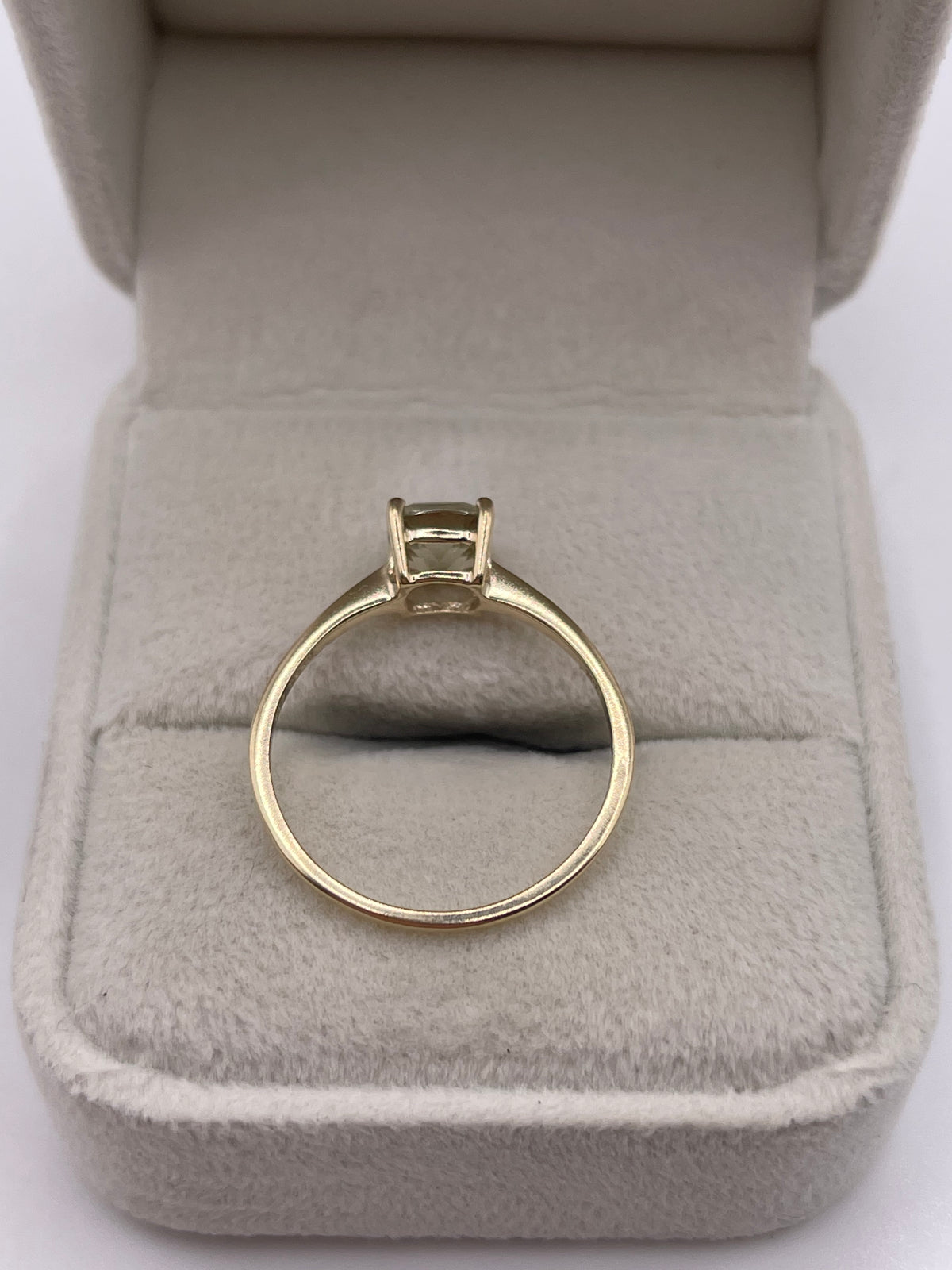 9ct gold quartz ring