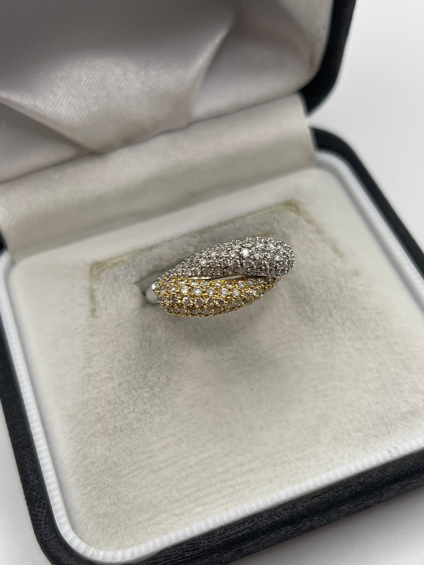 18ct two tone gold diamond ring