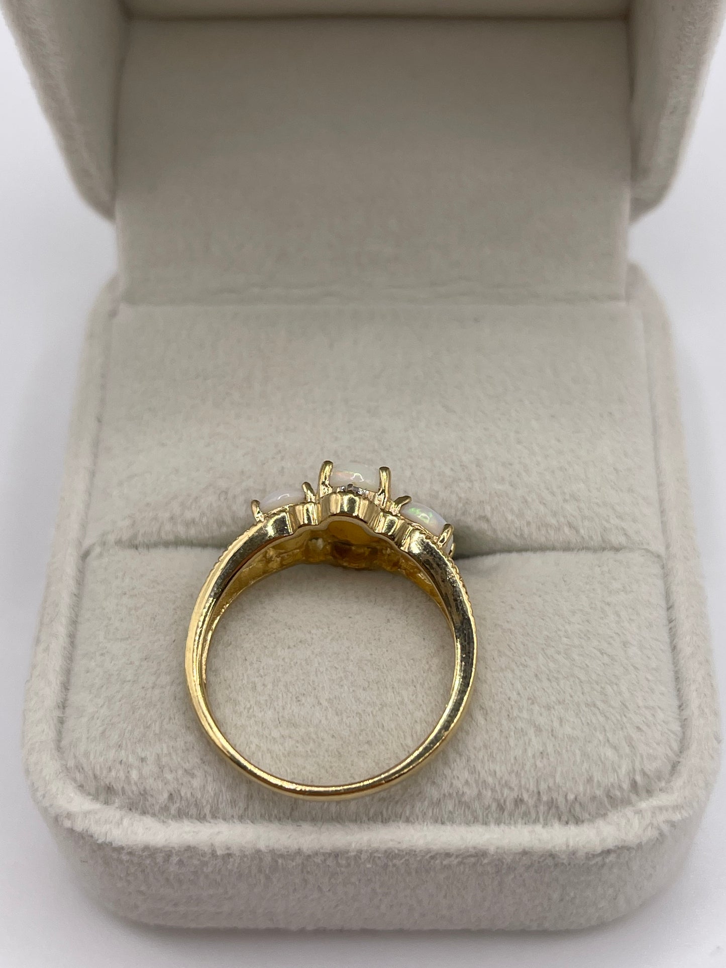 9ct gold opal and diamond ring