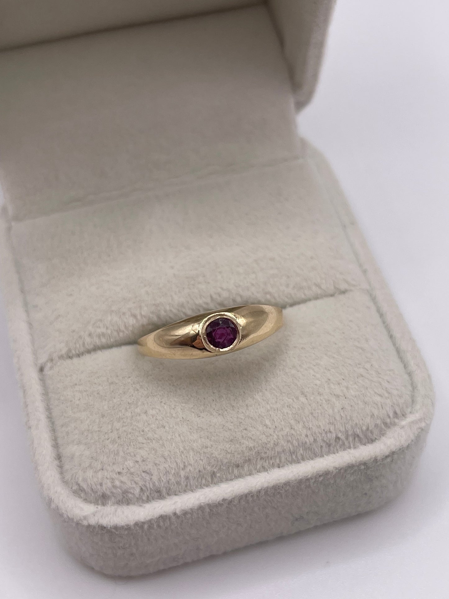 9ct gold ruby gypsy ring