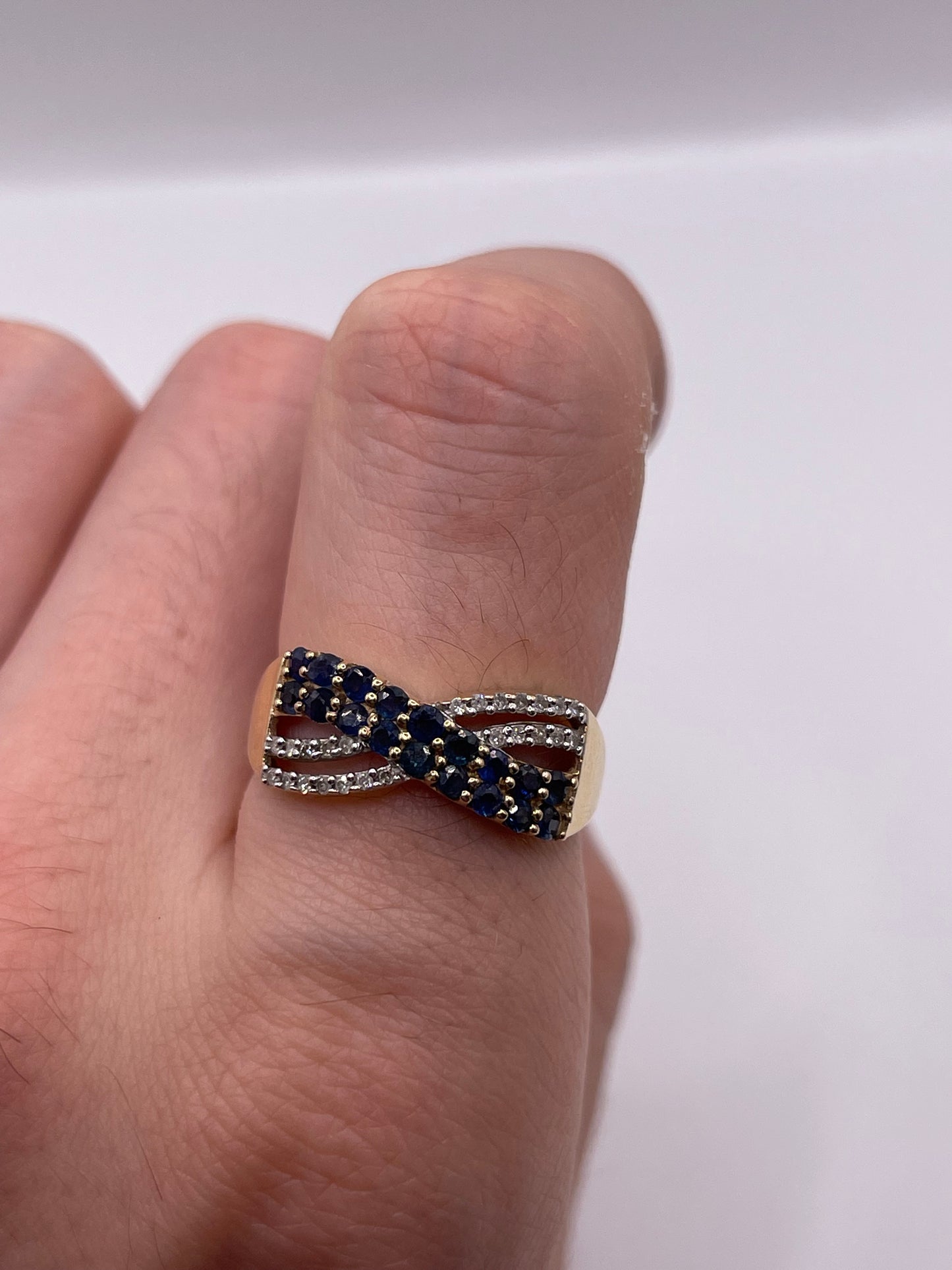 9ct gold sapphire and diamond ring