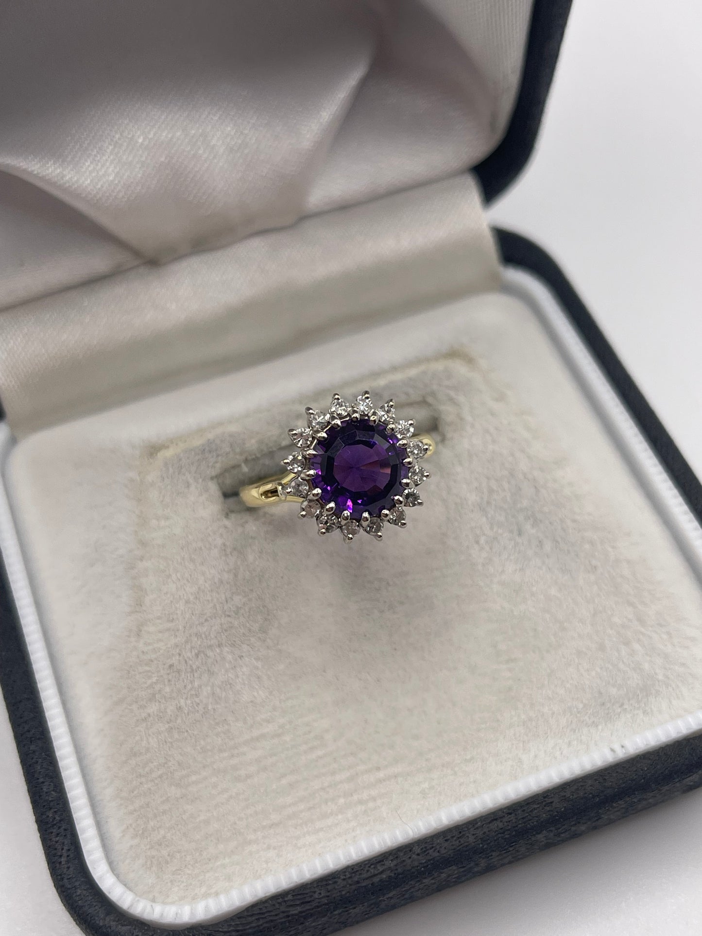 18ct gold amethyst and diamond ring