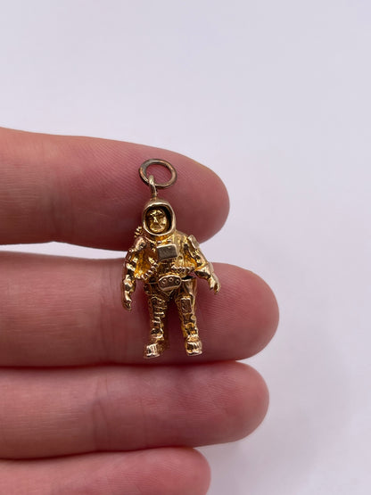 9ct gold astronaut charm