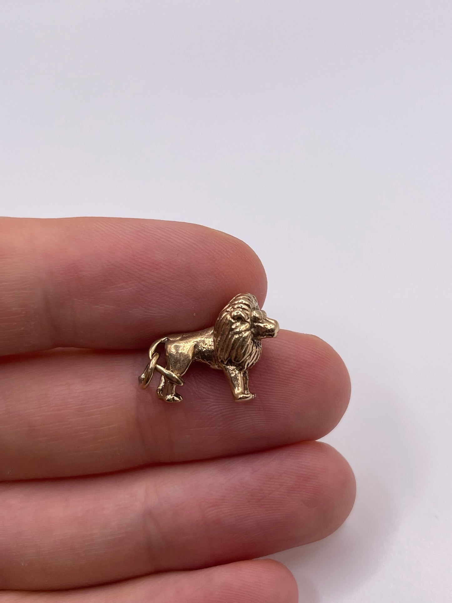 9ct gold lion charm