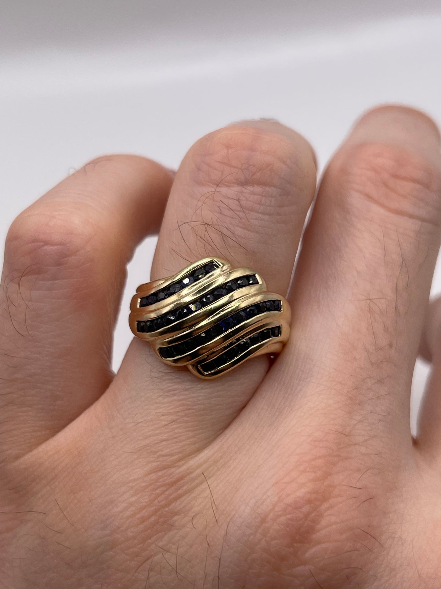 Heavy 9ct gold sapphire ring