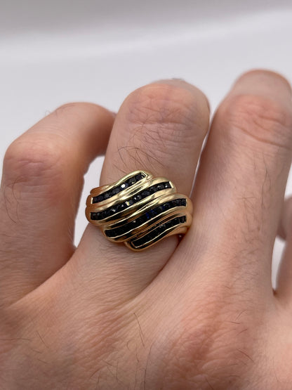 Heavy 9ct gold sapphire ring