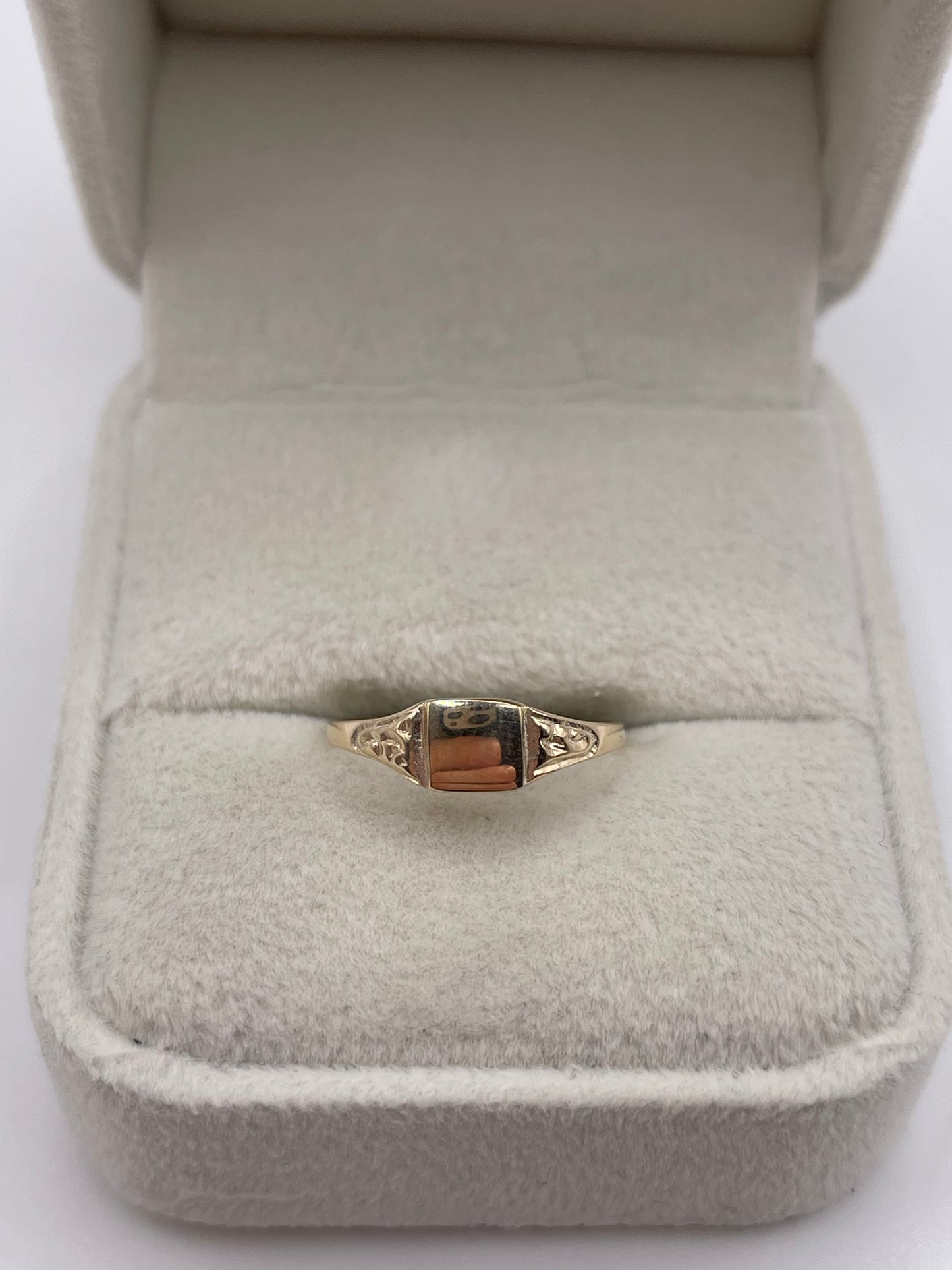 9ct gold signet ring