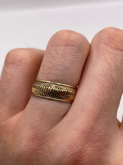 9ct gold patterned band