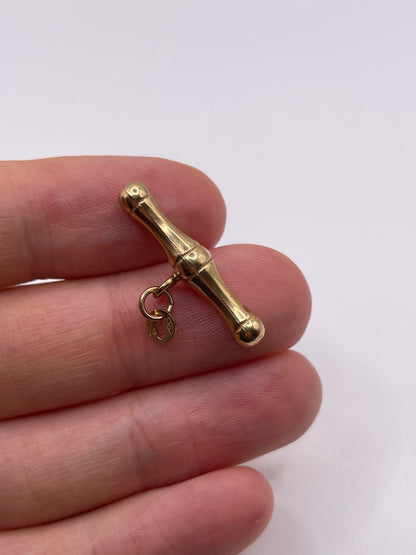9ct gold t bar pendant