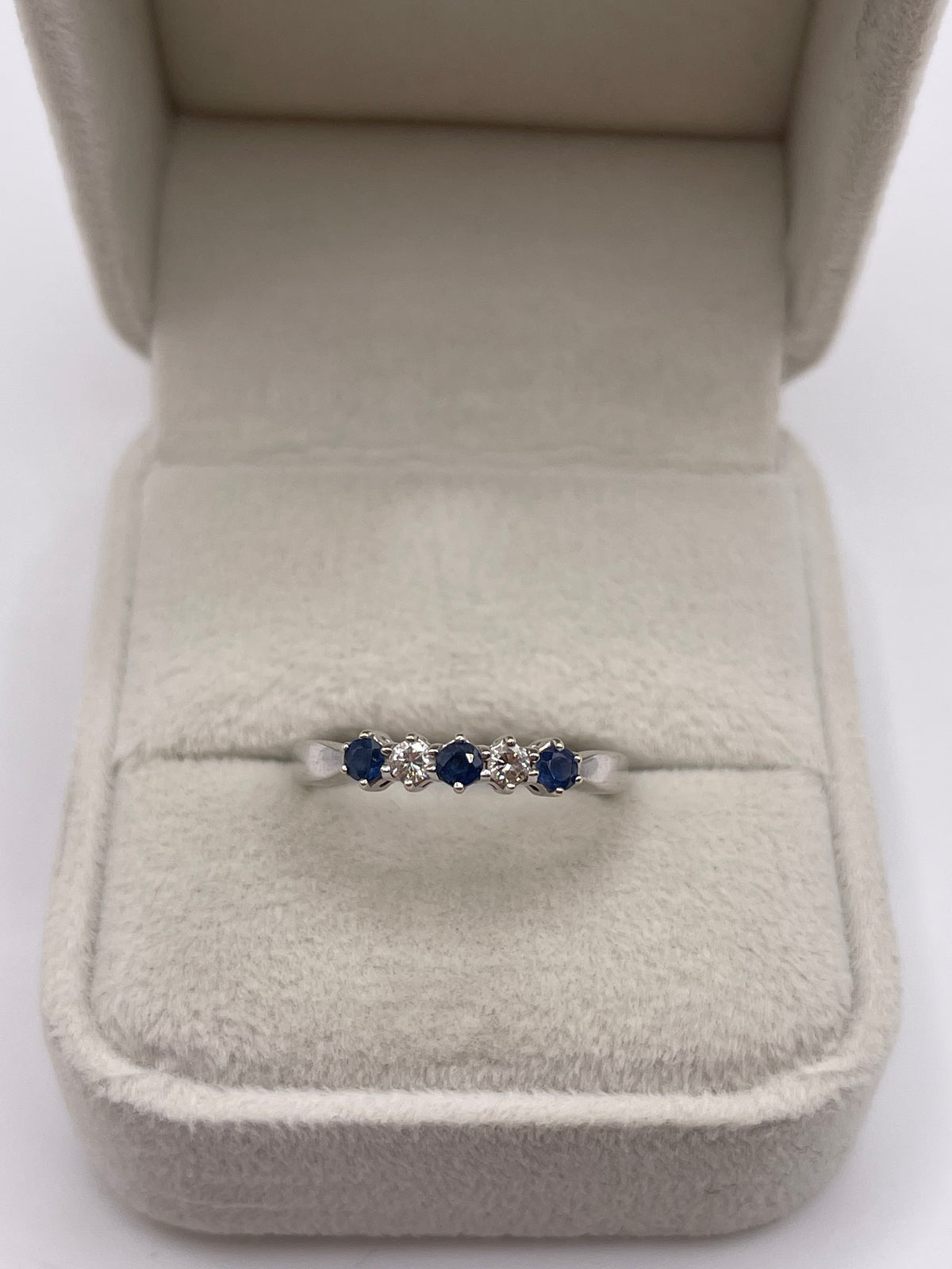 9ct white gold sapphire and diamond ring