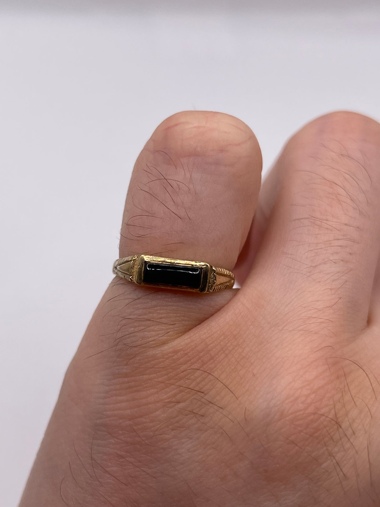 9ct gold onyx ring