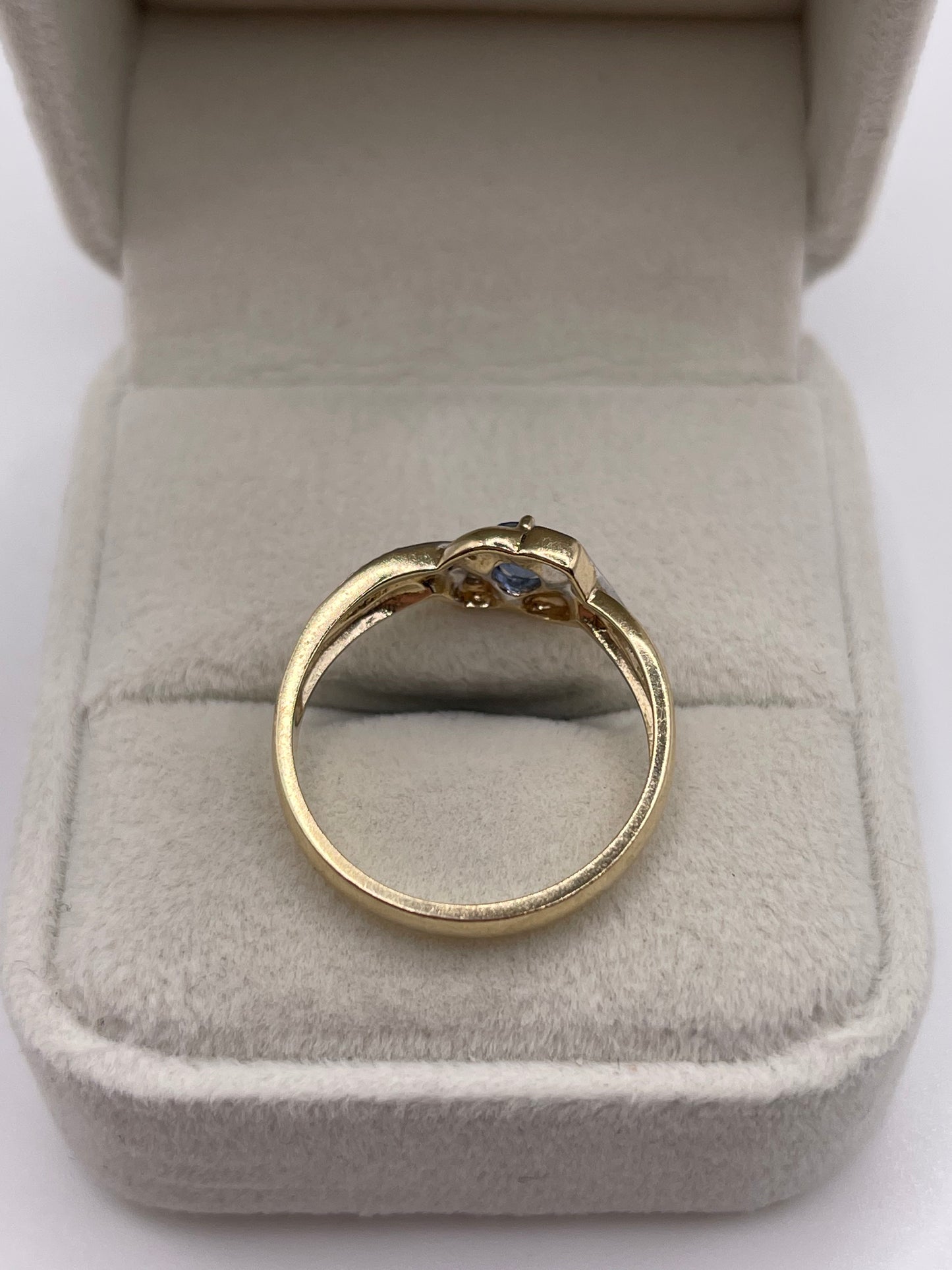 9ct gold sapphire and diamond ring