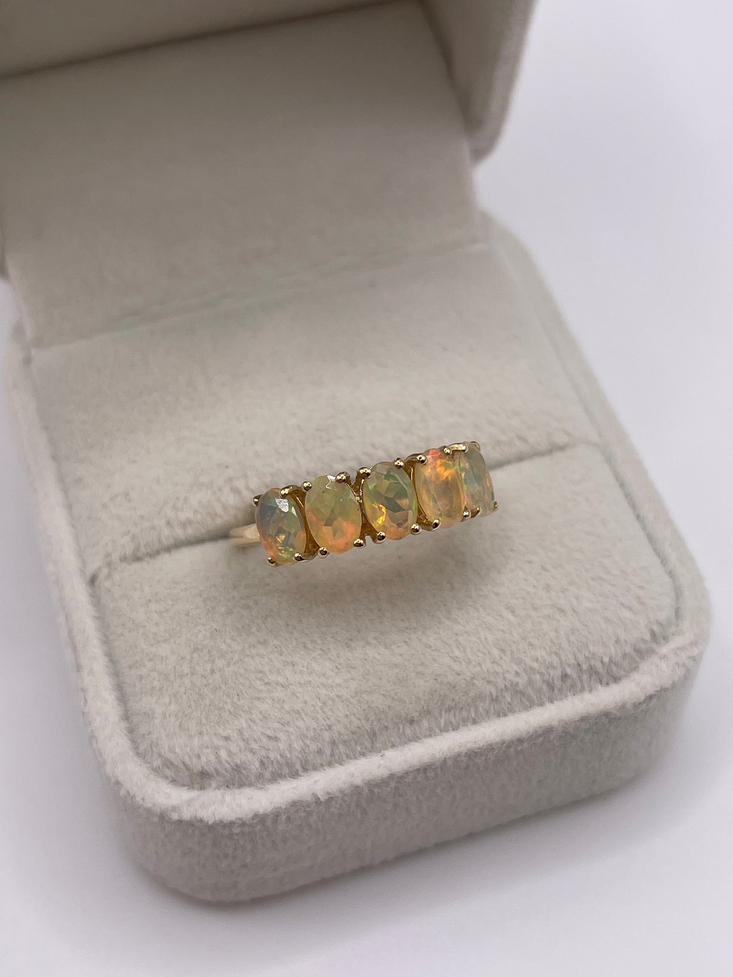 9ct gold opal ring