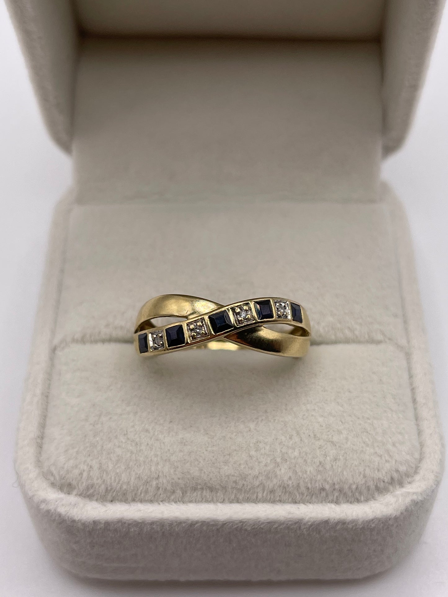 9ct gold sapphire and diamond ring