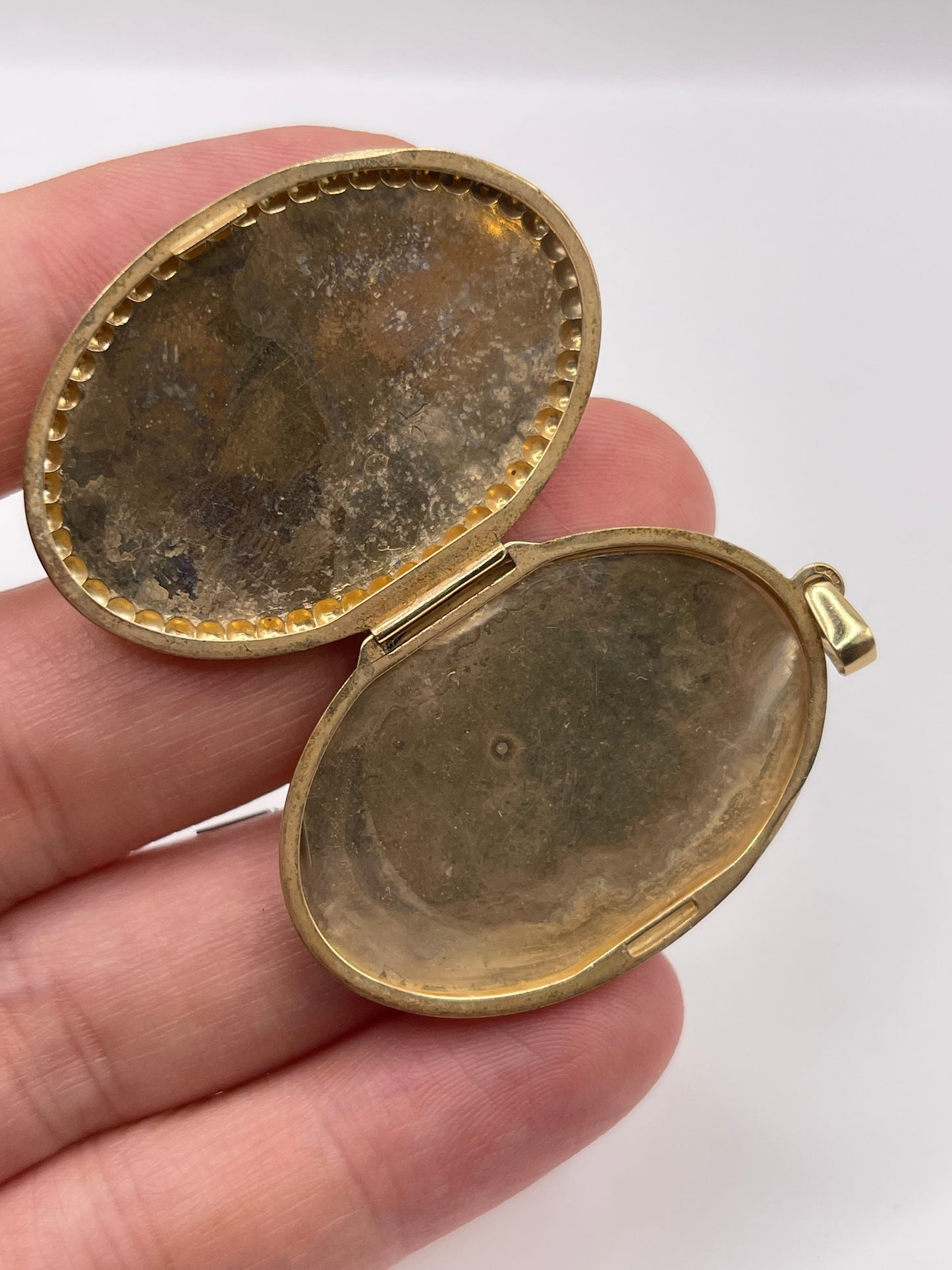 9ct gold locket pendant