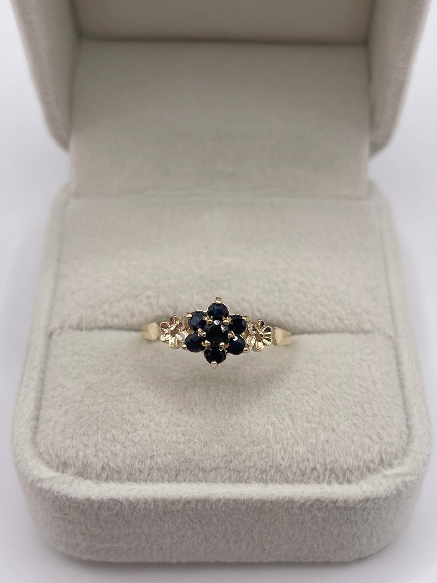 9ct gold sapphire cluster ring