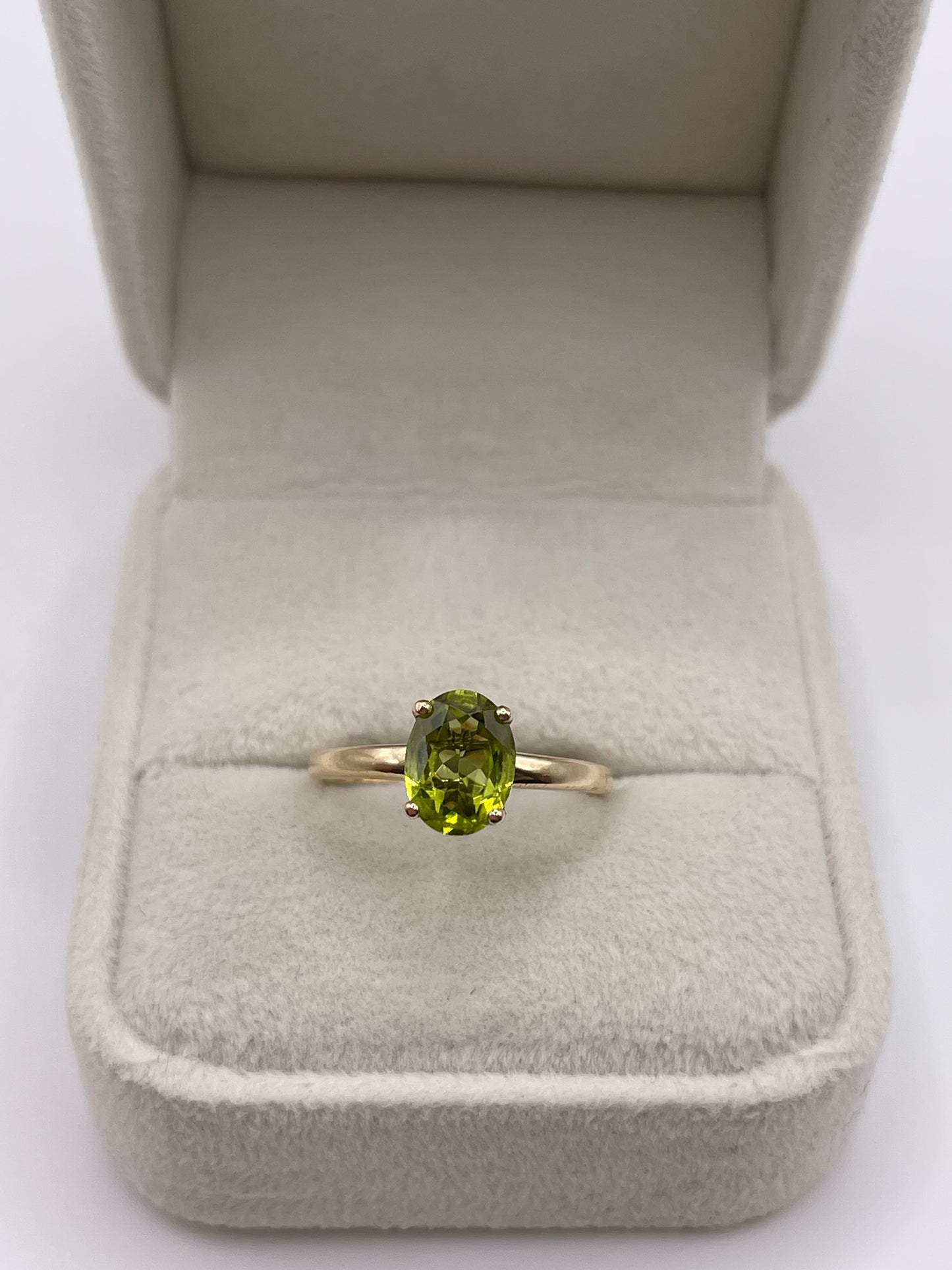 9ct gold peridot ring