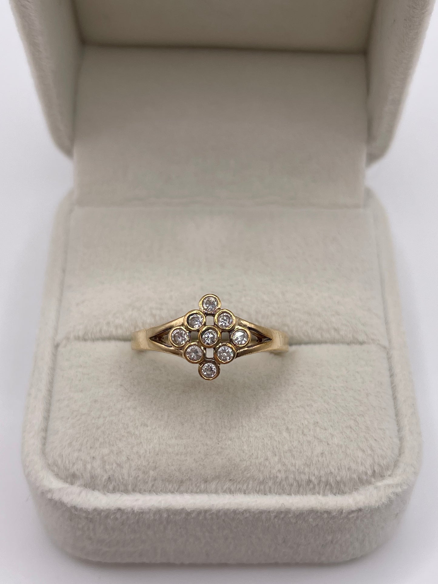 9ct gold diamond cluster ring