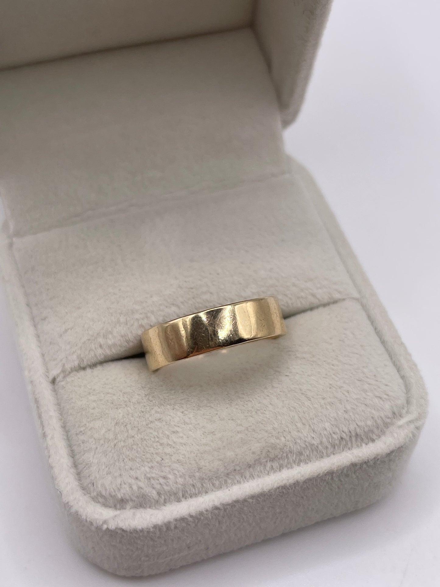 9ct gold band