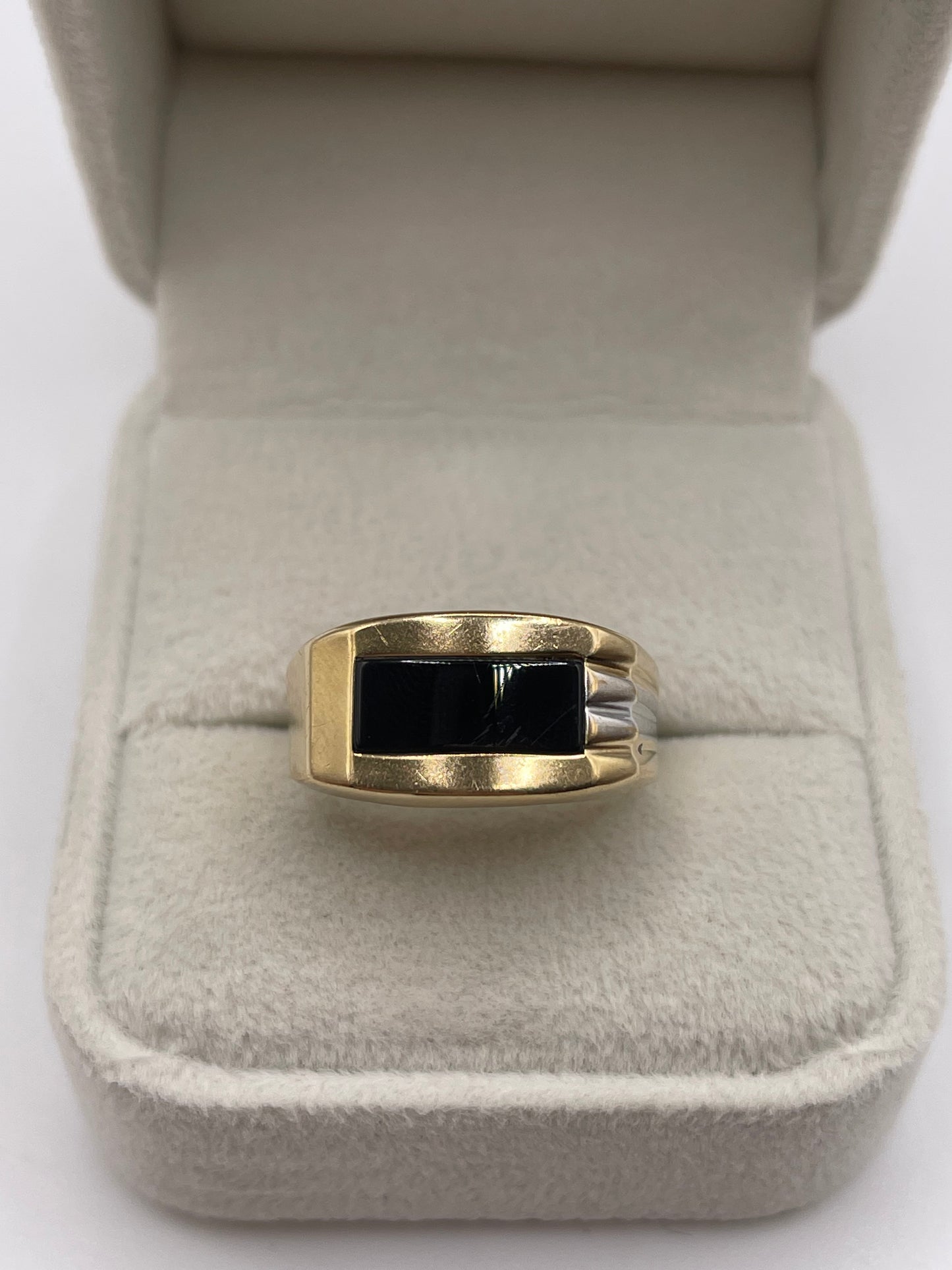9ct gold onyx ring