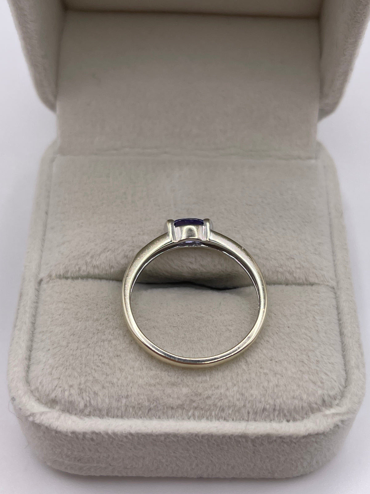 9ct white gold tanzanite and diamond ring