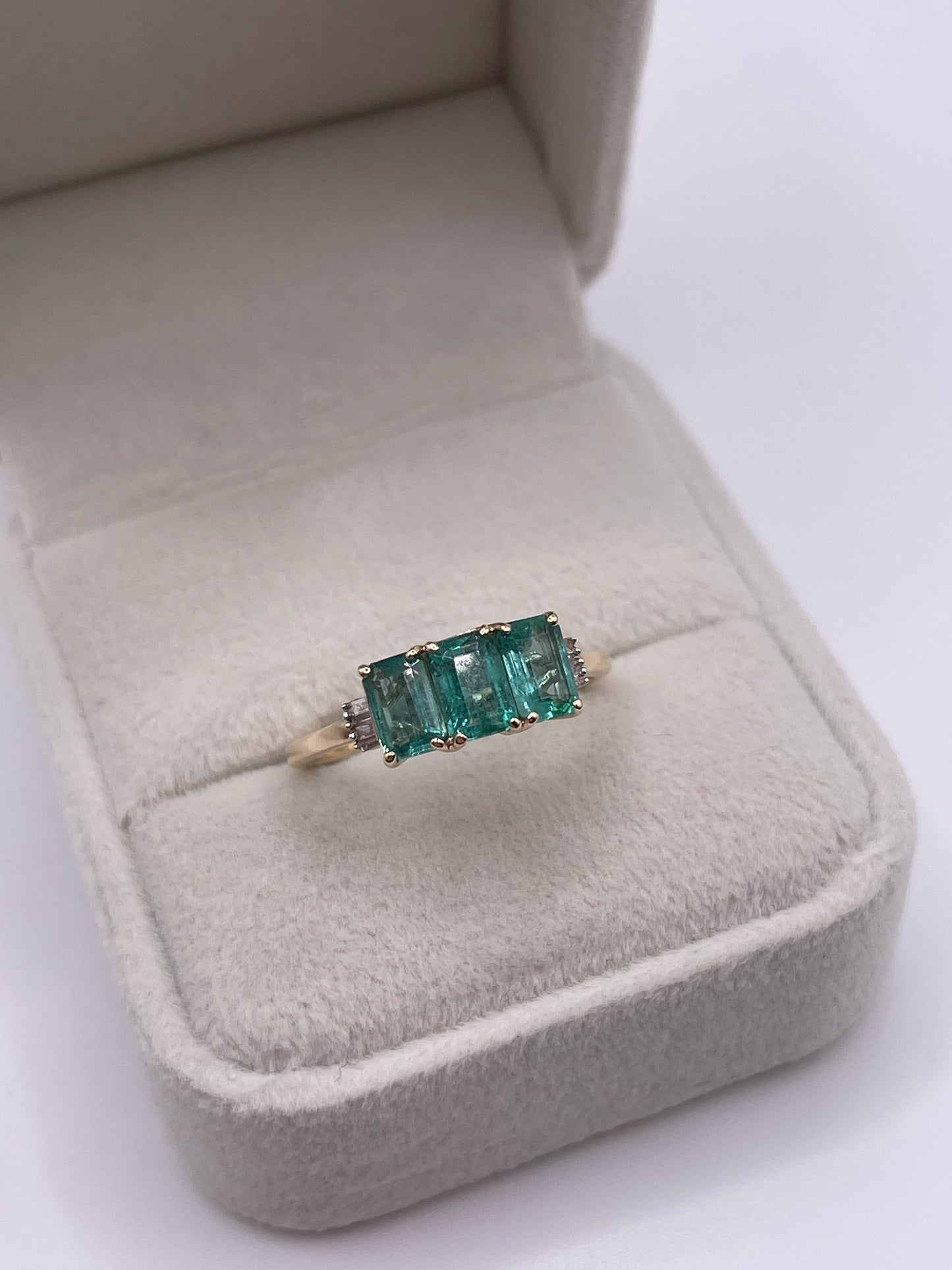 9ct gold emerald and diamond ring