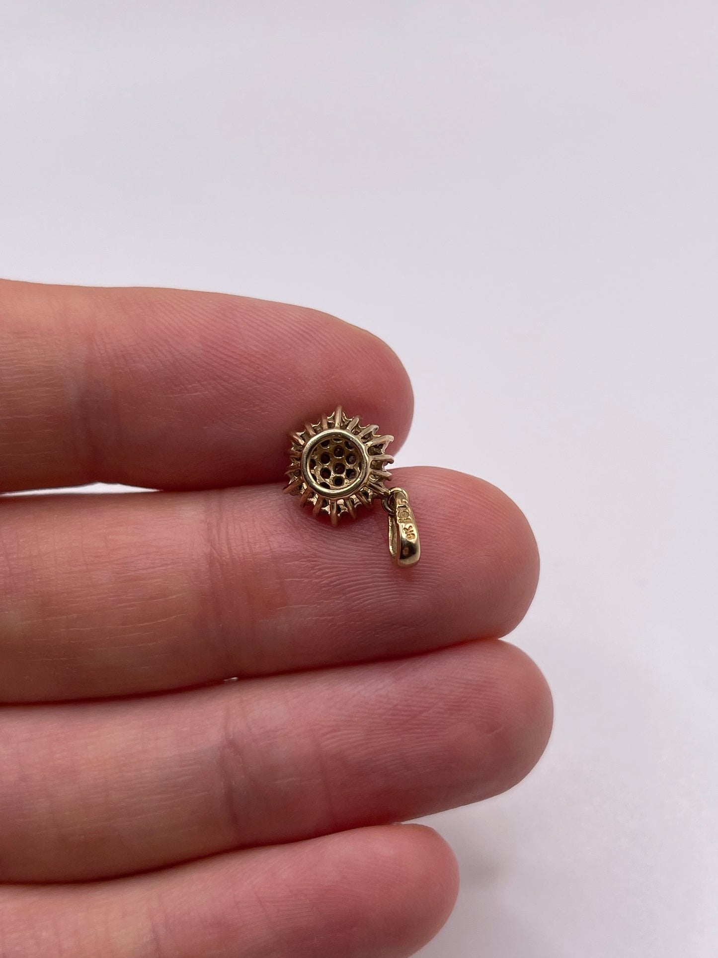 9ct gold diamond cluster pendant