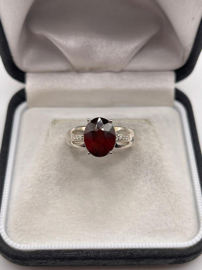 Silver gemstone ring