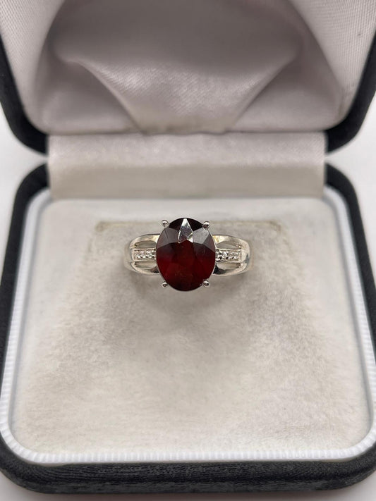 Silver gemstone ring