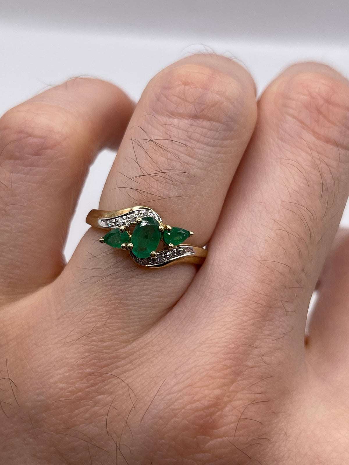 9ct gold emerald and diamond ring