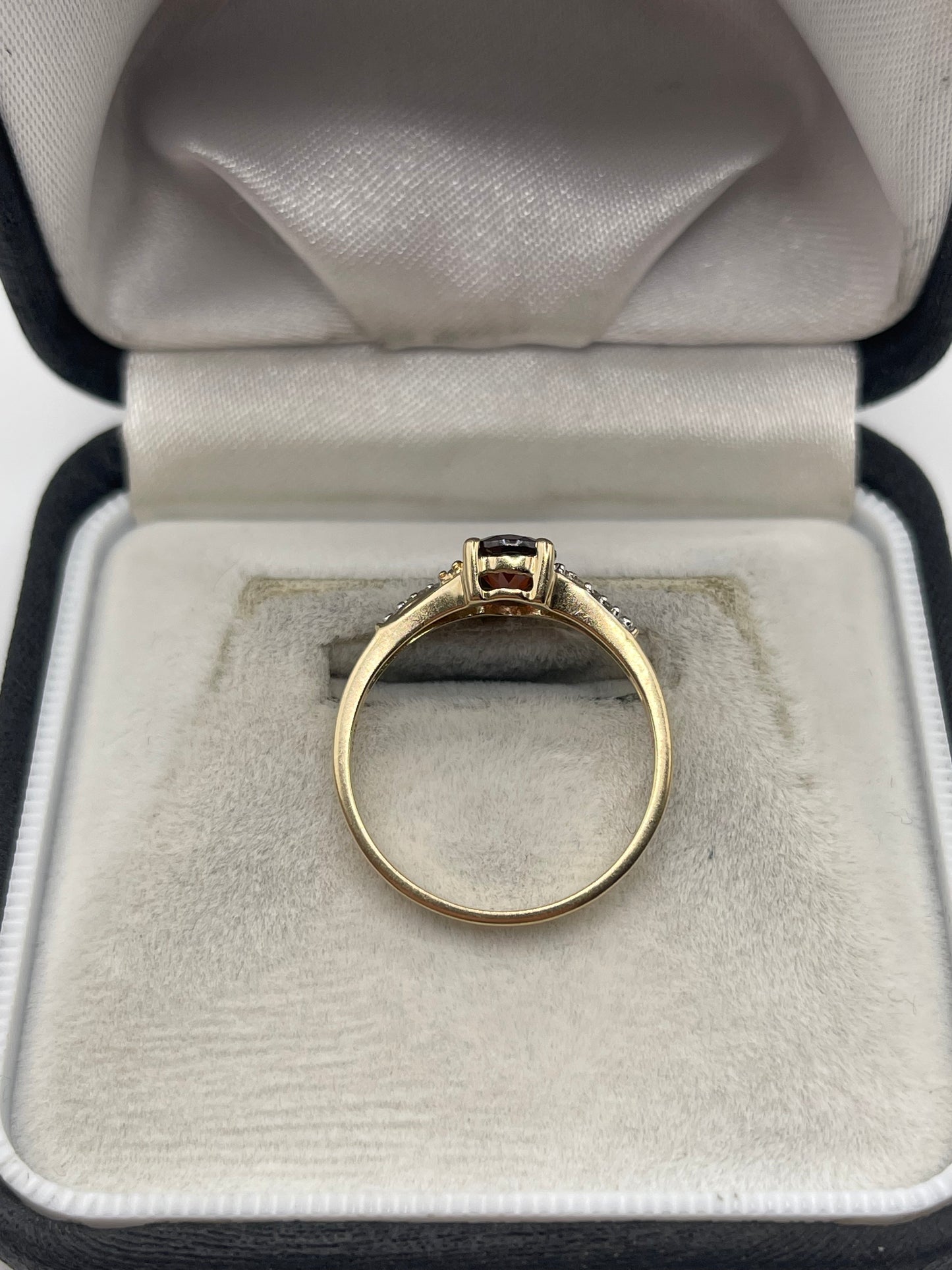 9ct gold garnet and diamond ring