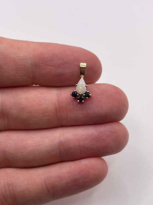 9ct gold opal and sapphire pendant