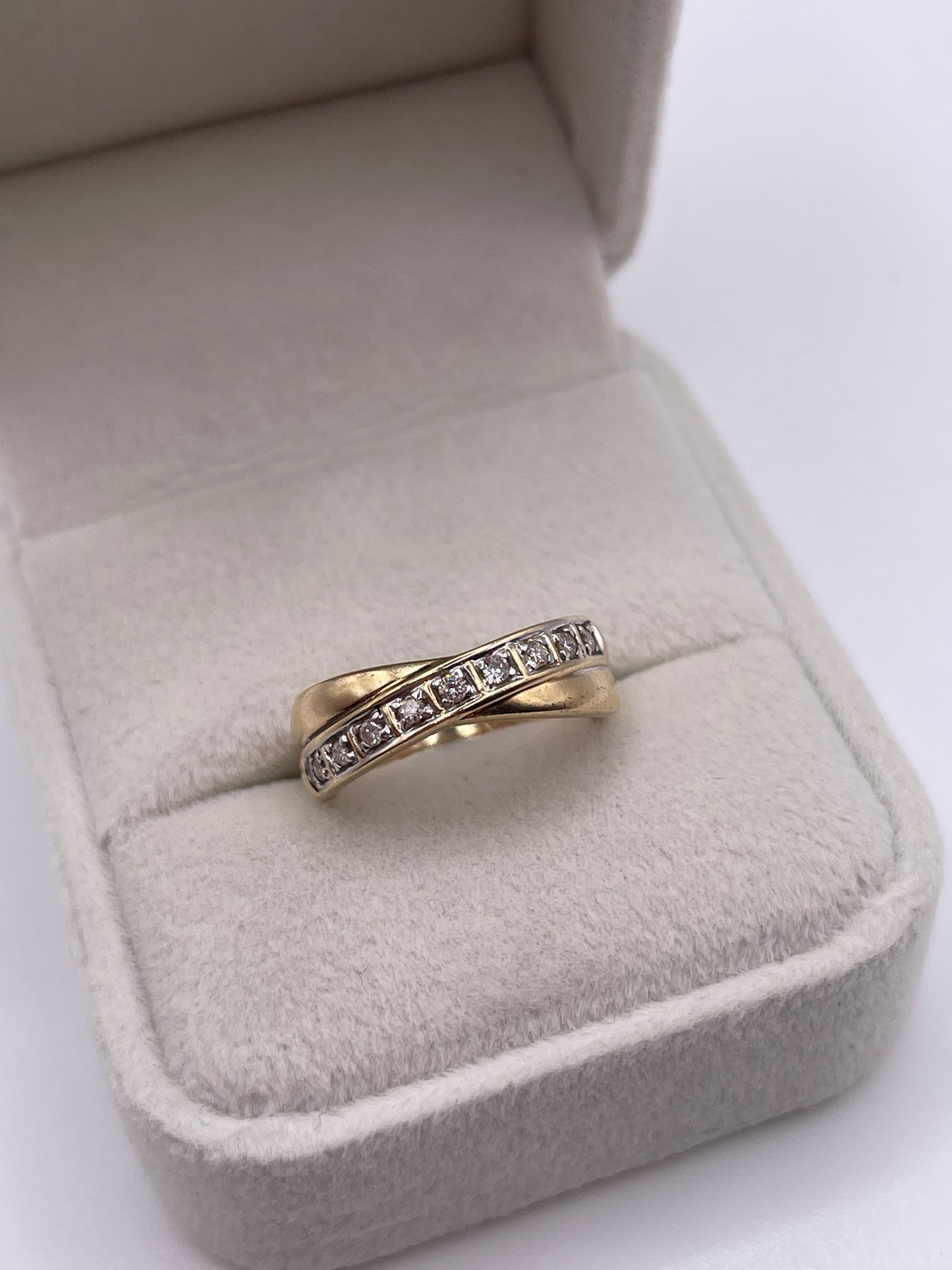 9ct gold diamond ring