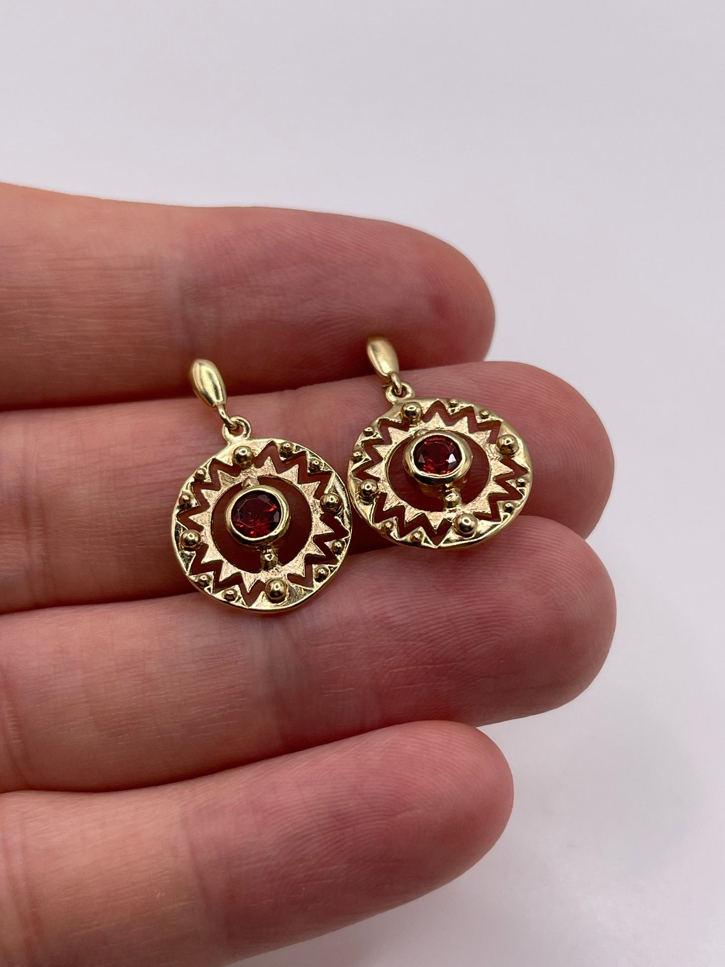 9ct gold garnet earrings