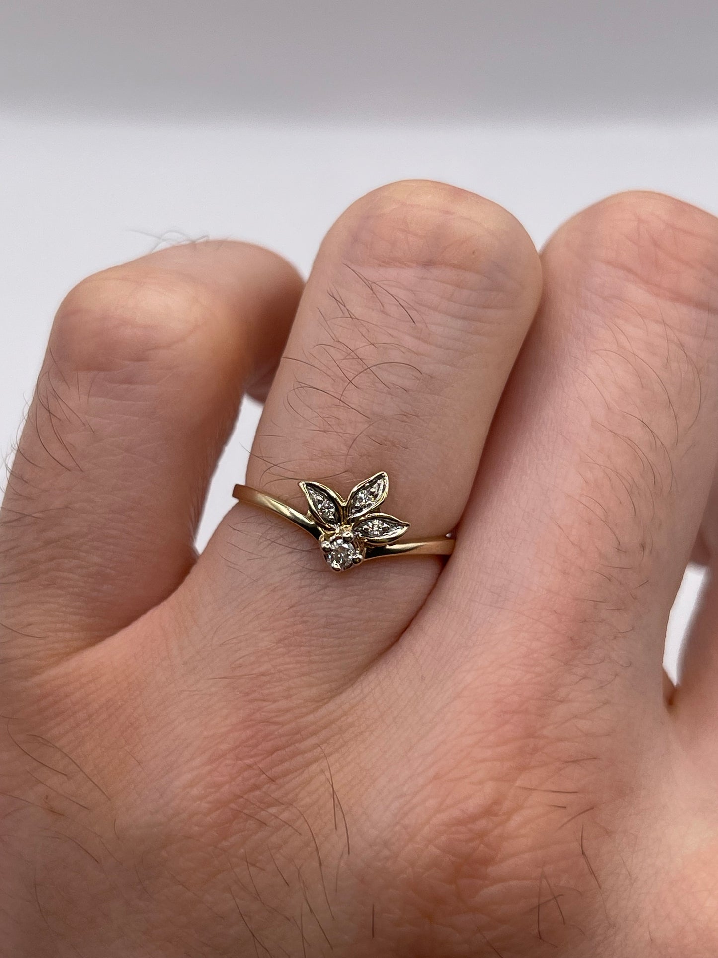 9ct gold diamond ring