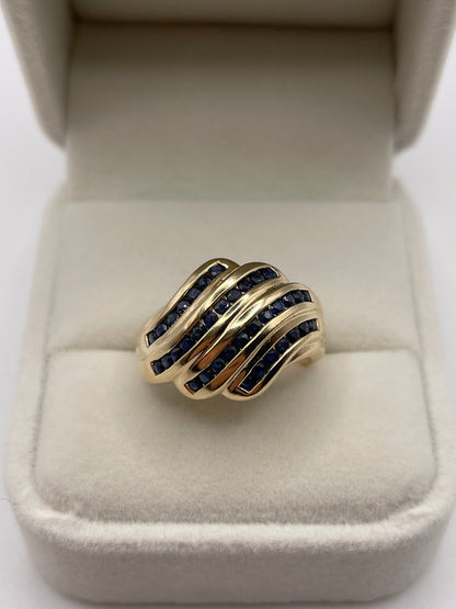 Heavy 9ct gold sapphire ring
