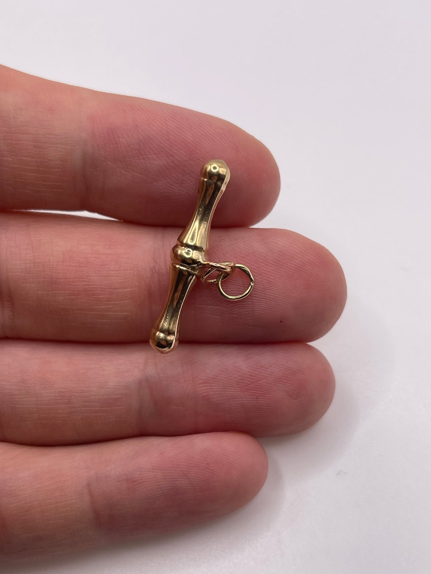 9ct gold t bar pendant