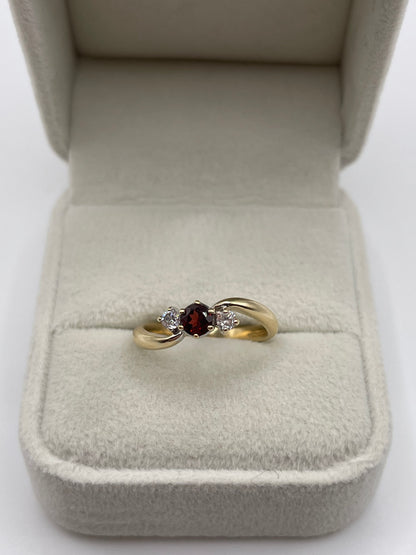 9ct gold garnet and diamond ring