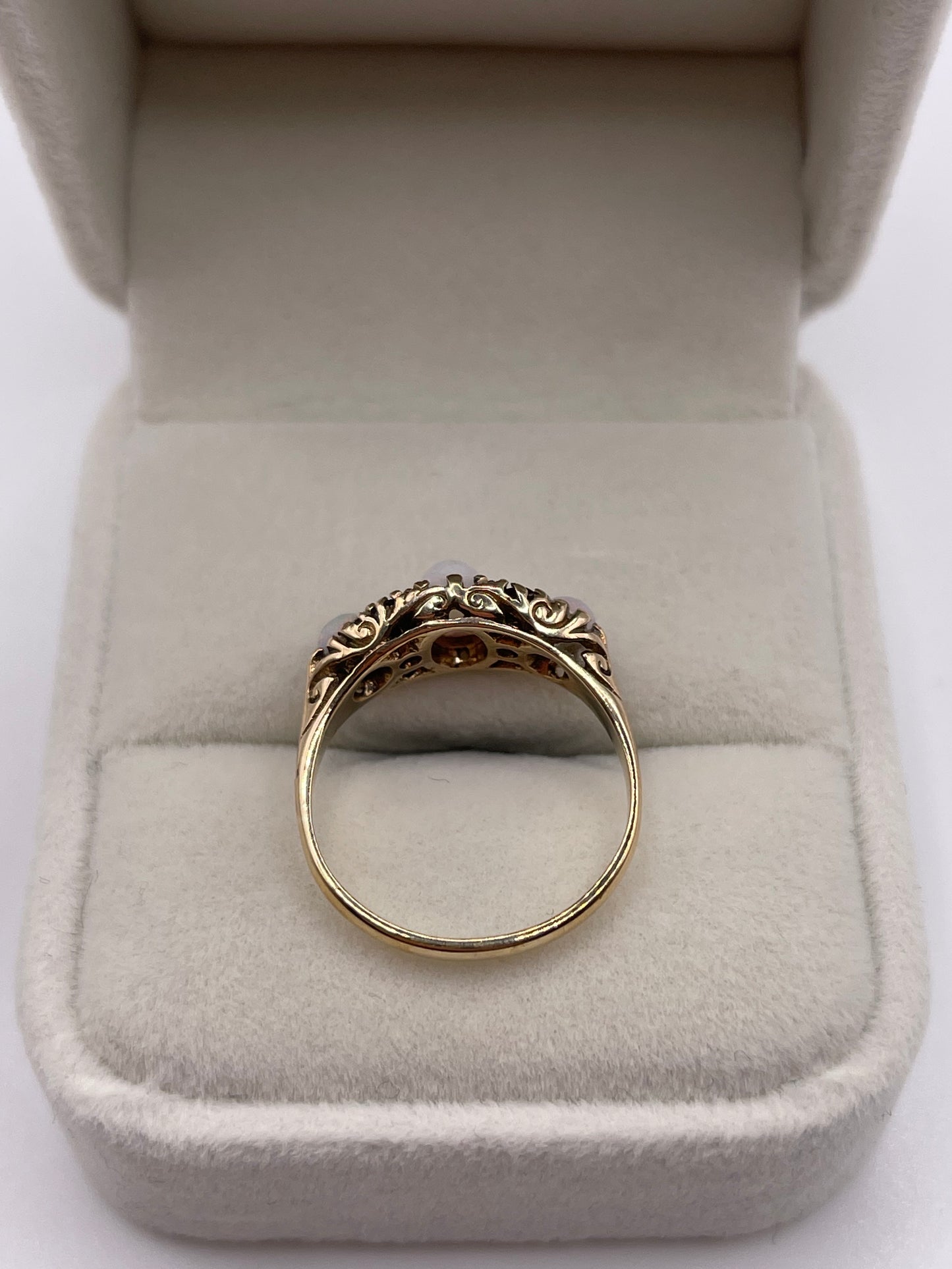 9ct gold opal and garnet ring