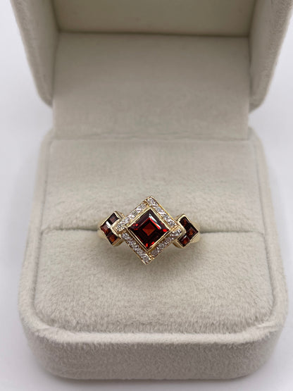 9ct gold garnet and diamond ring