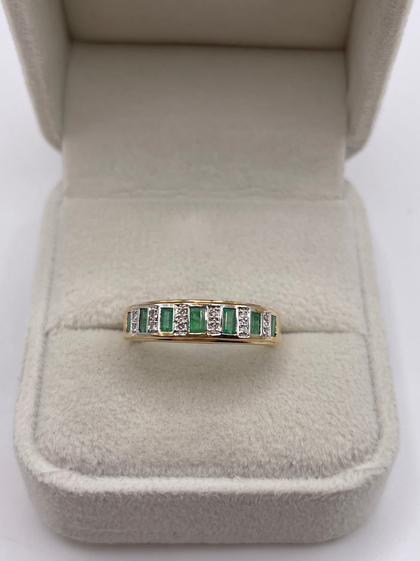 9ct gold emerald and diamond ring