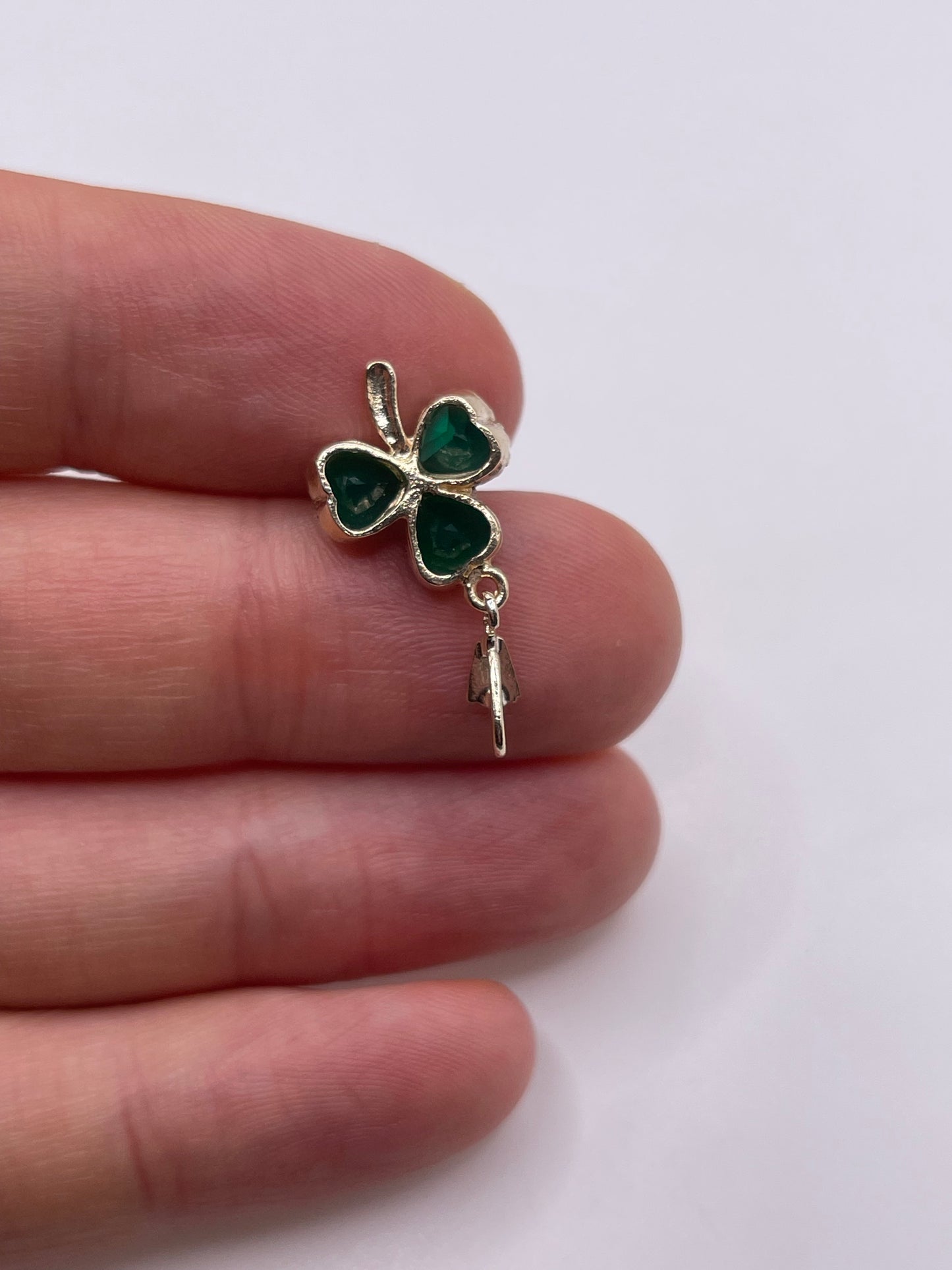 9ct gold green agate clover pendant