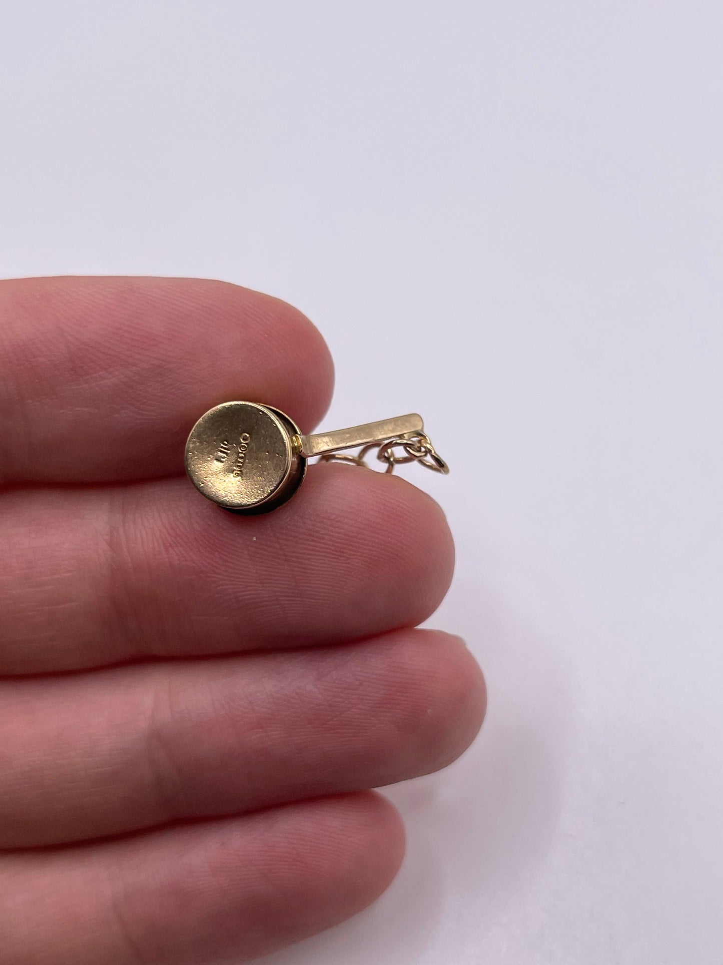9ct gold bedpan charm