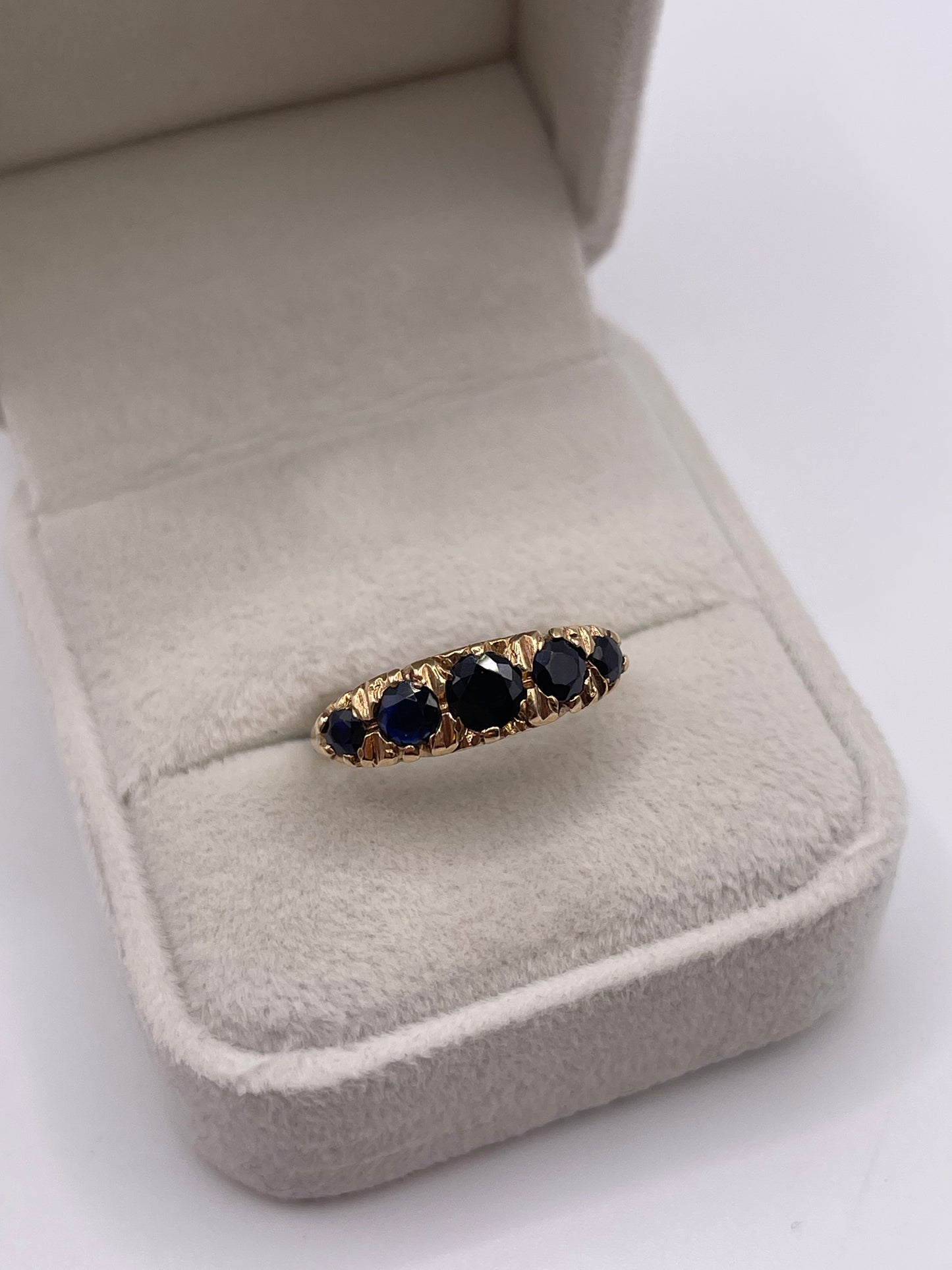 9ct gold sapphire ring