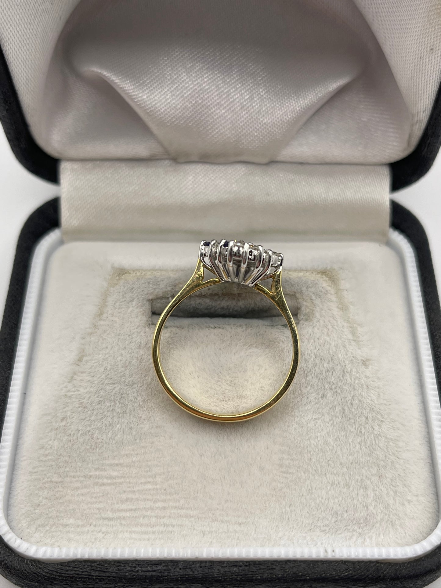18ct gold sapphire and diamond ring