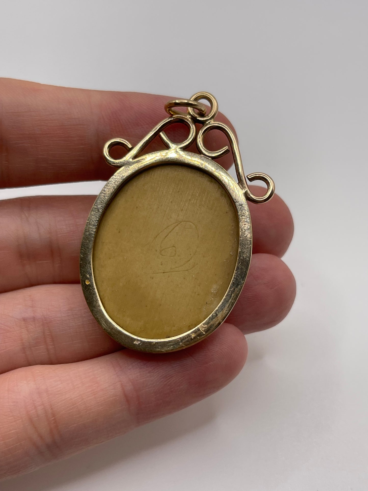 Antique 9ct gold lava cameo pendant